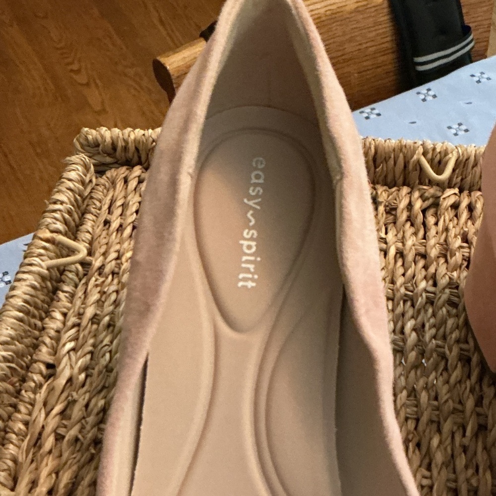 Easy Spirit Sueded Pink Women's Heels - Picture 2 of 6